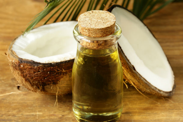 can coconut oil help dogs dry skin